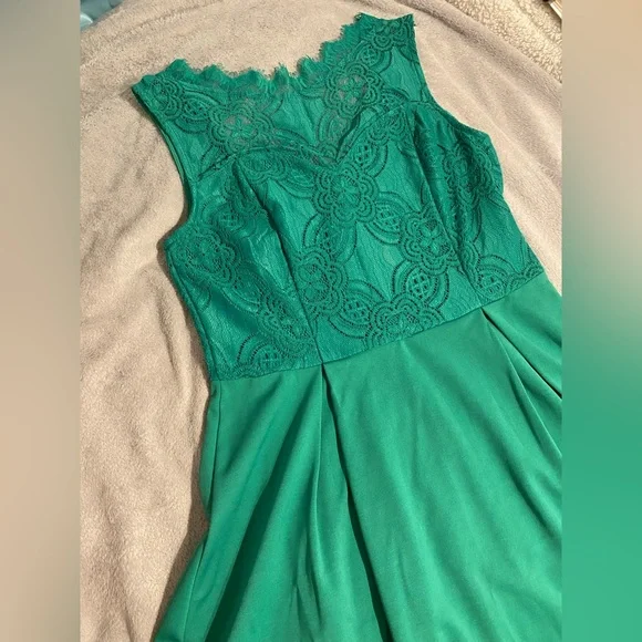 NWT Francesca’s green A line dress - Picture 4 of 7